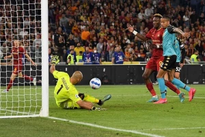 10-ქულიანი შეფასება - ვენეციის მეკარემ რომასთან 15 სეივი შეასრულა