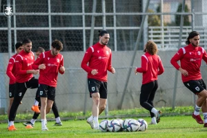 იძულებითი შეცვლა განაცხადში და 21-წლამდელების პირველი ვარჯიში სკოპიეში