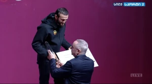 2023 წლის საუკეთესო მოჭიდავე - ლერი აბულაძეს ბუქარესტში ჯილდო გადაეცა