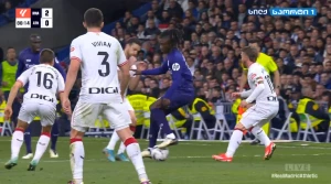 ედუარდო კამავინგას ტექნიკის დემონსტრირება ბილბაოს წინააღმდეგ