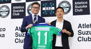 მსოფლიოს ყველაზე ასაკოვანი ფეხბურთელის კარიერა კიდევ 1 სეზონით გახანგრძლივდა