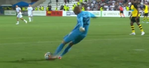 სომხური გუნდის მეკარემ აეკს საკუთარი კარიდან გაუტანა