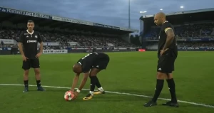 ბურთთან ანრი, დროგბა და პირესი - ჯიბრილ სისეს საიუბილეო მატჩში ლამაზი ჯარიმა გავიდა