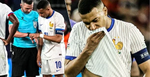 მატჩის დასრულების შემდეგ, მბაპემ მსაჯს საათი შეუმოწმა