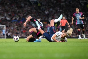 ბონუჩის ბრუტალური ვარდნა ქალი ფეხბურთელის წინააღმდეგ