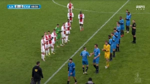 დევიდ პლანკს, რომელიც სიმსივნეს ებრძვის, აიაქსისა და ექსელსიორსის ფეხბურთელებმა საპატიო დერეფანი გაუკეთეს