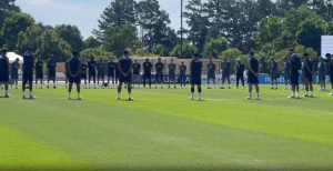 პსჟ-ს ფეხბურთელებმა დიოგუ ჟოტას ხსოვნას პატივი წუთიერი დუმილით მიაგეს