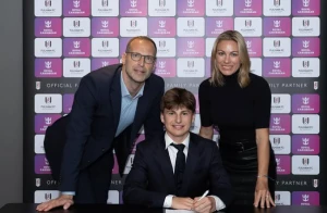 პეტრ ჩეხის ვაჟმა პრემიერ ლიგის გუნდთან კონტრაქტი გააფორმა