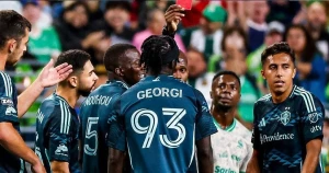 სიეტლის ფეხბურთელმა გოლის აღნიშვნის გამო მე-2 ყვითელი ბარათი მიიღო და მოედნიდან გააძევეს