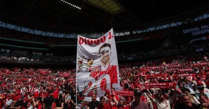 'სირცხვილია' - კრისტალ პალასის ფანების ნაწილმა წუთიერი დუმილი ჩაშალა