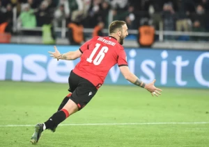 "მადლობა ყველას, ახალი ეტაპის დრო დგება" - ნიკა კვეკვესკირმა საფეხბურთო კარიერა დაასრულა