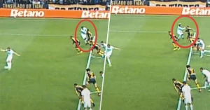 შაპეკოენსეს ფეხბურთელმა მეტოქეს მუშტი დაარტყა, წითელი ბარათი მიიღო და პენალტი გააუქმეს | VIDEO