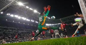 მაიკ მენიოს გმირობა იუვენტუსთან - ფრანგი მეკარე MVP გახდა