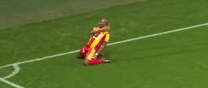 დროგბას გოლი ლეგენდების მატჩში და საფირმო აღნიშვნა | VIDEO