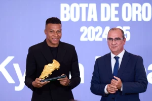 "ეს ჯილდო ჩემთვის ძალიან მნიშვნელოვანია" - მბაპეს ოქროს ბუცი გადაეცა