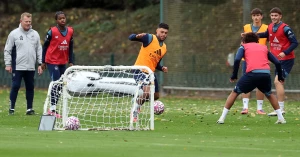 არსენალმა ალექს ოქსლეიდ-ჩემბერლენი 'შეიფარა'