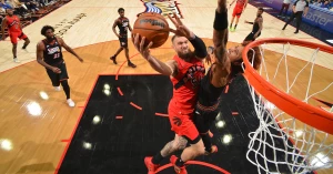 მამუკელაშვილმა ფილადელფიას 10 ქულა ჩაუგდო | რაპტორსმა მოგებები შეწყვიტა