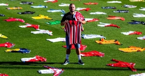 ერთი გუნდის 1146 მაისური - მონაკომ რეკორდსმენი გულშემატკივრის კოლექცია გამოფინა