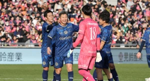 მსოფლიოს ყველაზე ასაკოვანმა ფეხბურთელმა კარიერა კიდევ 1 სეზონით გაახანგრძლივა