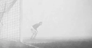 ფეხბურთი შობას | ნისლში გახვეული მეკარე კარს 15 წუთი იცავდა - არავისგან