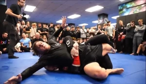 5 წლის შემდეგ, პადი პიმბლეტი King of the Mat-ზე პირველად დამარცხდა