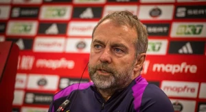 ფლიკი: ,,პირველი ტიტული მოვიგეთ, მაგრამ ხვალ მნიშვნელოვანი მატჩი გველის გუნდთან, რომელმაც ვილიარეალი დაამარცხა''