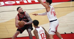 სანდრო მამუკელაშვილმა კლიპერსთან 13 ქულა ჩააგდო | ტორონტო ოვერტაიმში დამარცხდა