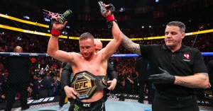 ჯასტინ გეიჯი მსუბუქი წონის დროებითი ჩემპიონია