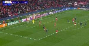 96-ე წუთზე ტრუბინს დრო გაჰყავდა, რის გამოც ბენფიკას გულშემატკივრებმა უსტვინეს