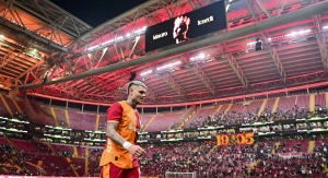 მაურო იკარდი გალათასარაის ლეგიონერებს შორის ყველა დროის საუკეთესო ბომბარდირი გახდა