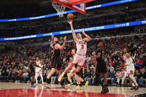 ტორონტომ სტუმრად ჩიკაგოსთან იმარჯვა | მამუკელაშვილმა 16 წუთამდე ითამაშა