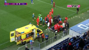 მძიმე კადრები | თურქეთის U21 ნაკრების მწვრთნელმა გონება დაკარგა და მოედანზე დაეცა