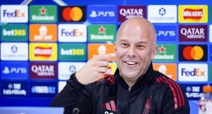 სლოტი: ,,პირველ მატჩში, პრესინგის დროს, მეტოქე ჩვენს მეკარესთან პირისპირ 7-ჯერ თუ 8-ჯერ დარჩა