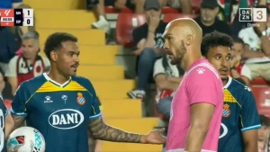 თანაგუნდელების რეაქცია, როცა 97-ე წუთზე ესპანიოლის მეკარემ ჯარიმის დარტყმა მოინდომა